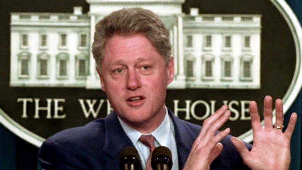 (Bill Clinton talk to reporters at the White House (25 April 1996)