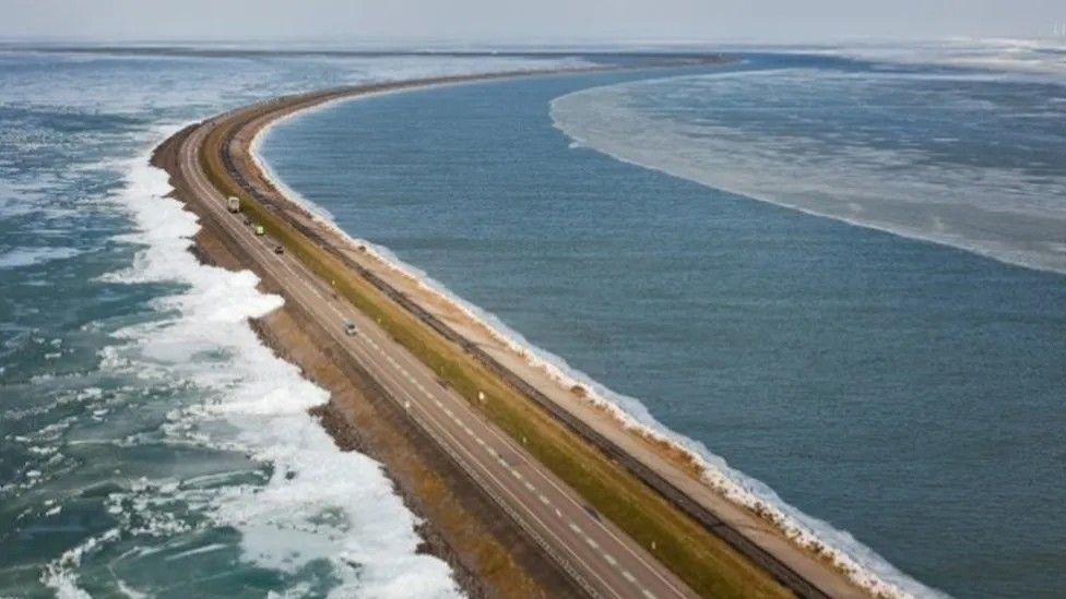 An artist's impression of the proposed barrage between Lincolnshire and Norfolk, with the sea on either side of it