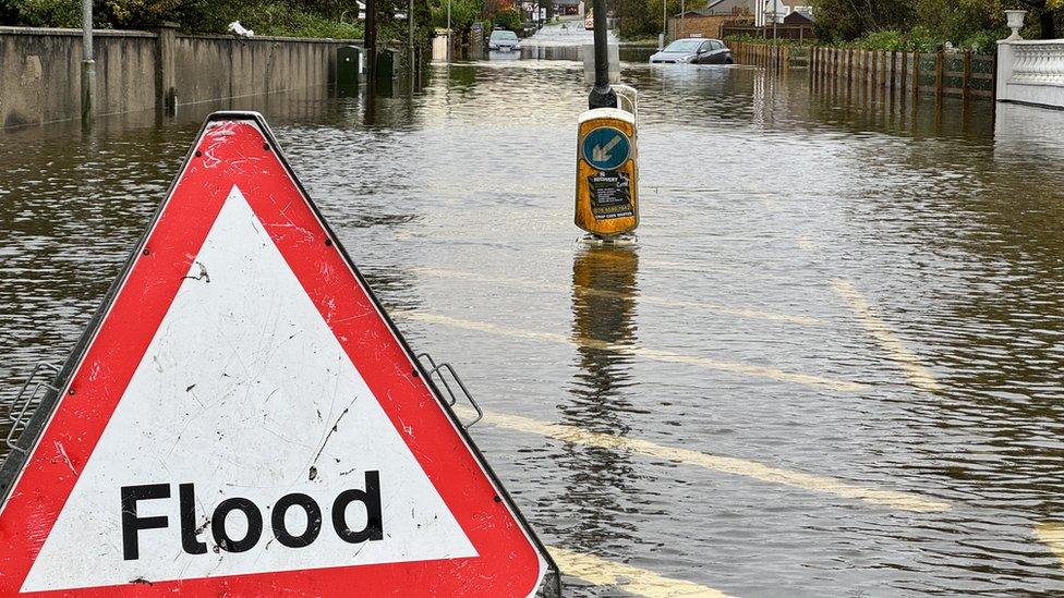 Flood sign placed on Main Street