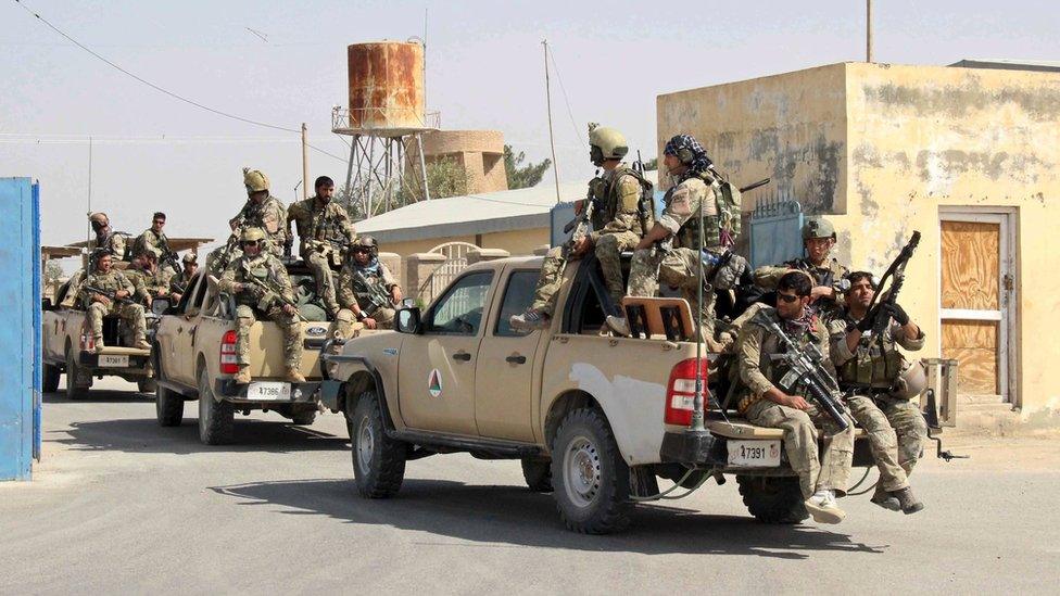 Afghan special forces arrive for a battle with the Taliban in Kunduz city