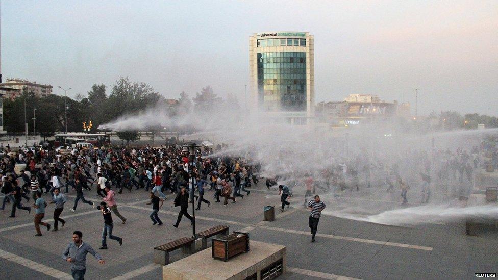 Police use water cannon on protesters in the Turkish city of Diyarbakir, 11 October