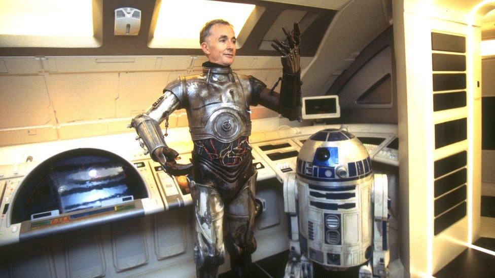 Anthony Daniels on set in 2002