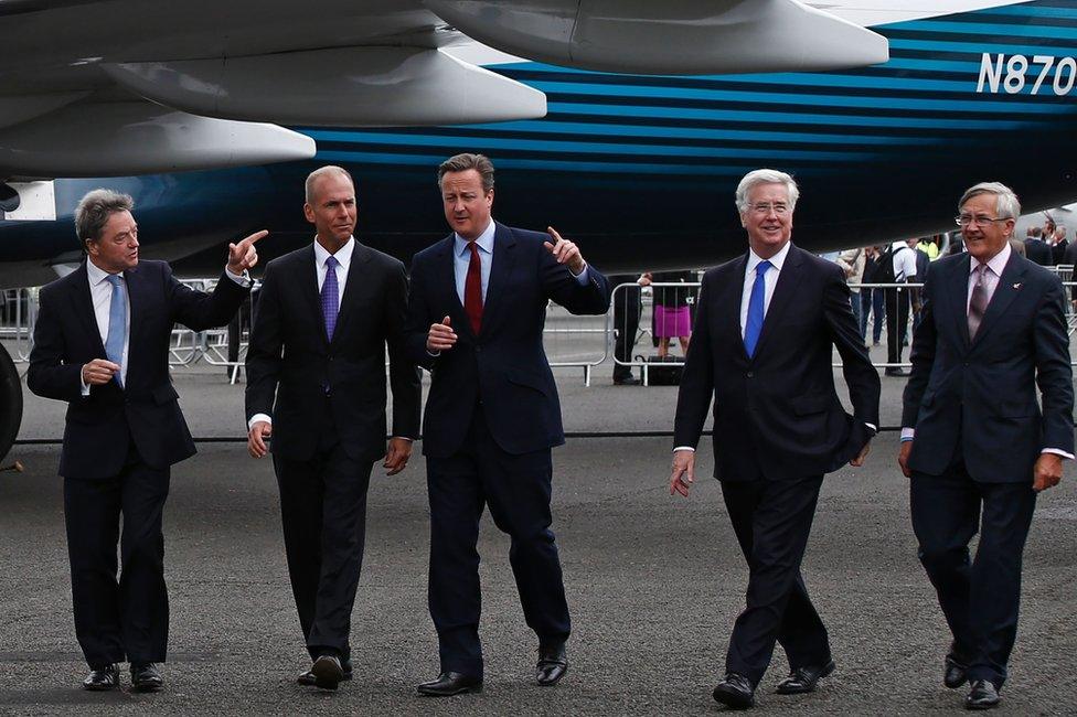 David Cameron talking to Boeing's Dennis Muilenburg