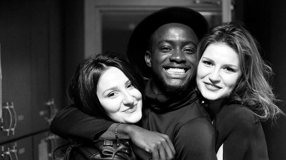 Singer Jide Ibitoye with two young ladies