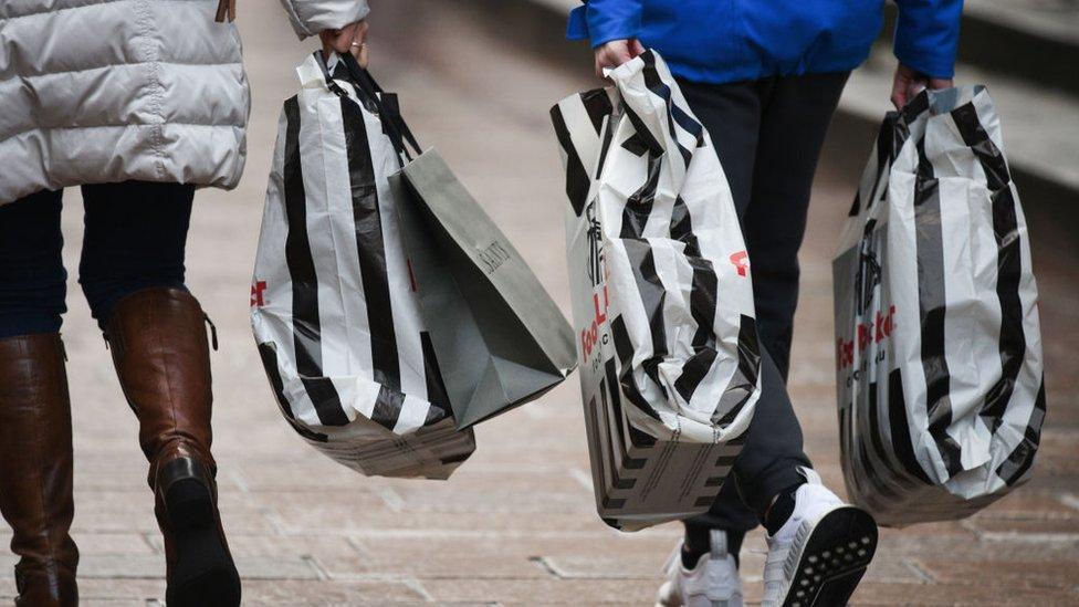 shoppers in Glasgow