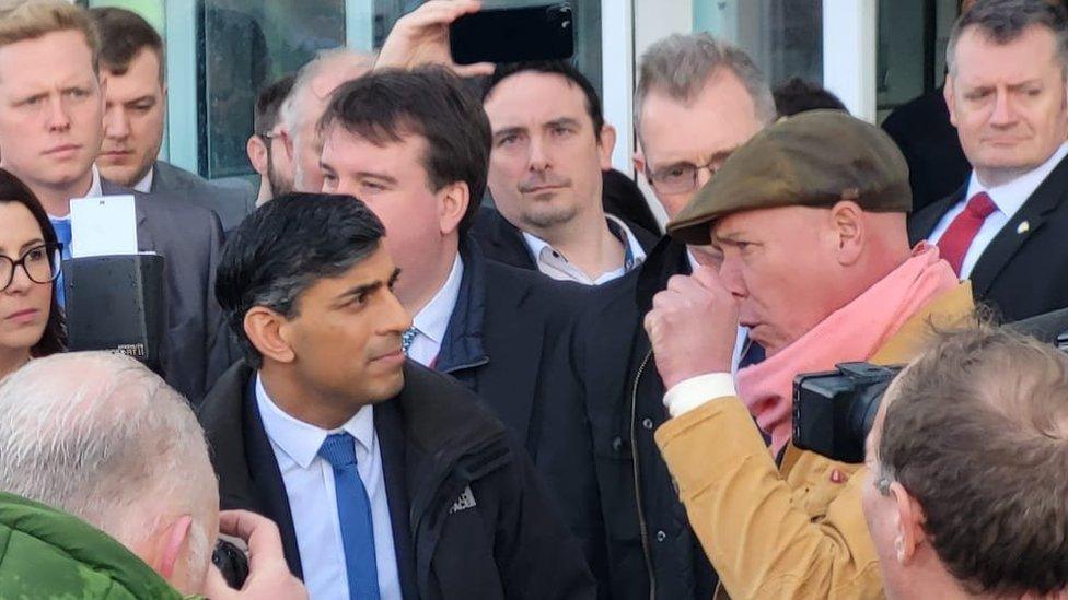 Rishi Sunak a Gareth Wyn Jones