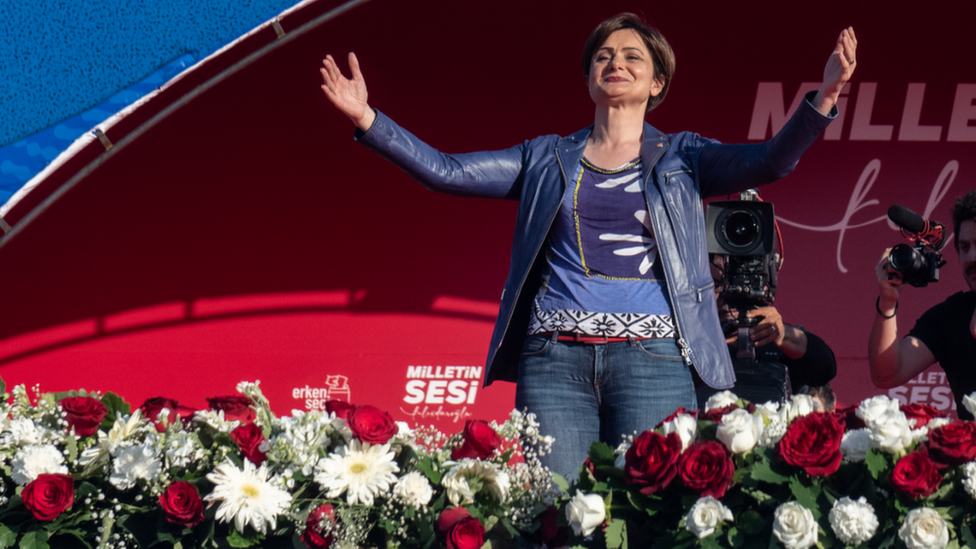 Canan Kaftancioglu greets supporters in Istanbul, Turkey. Photo: 21 May 2022