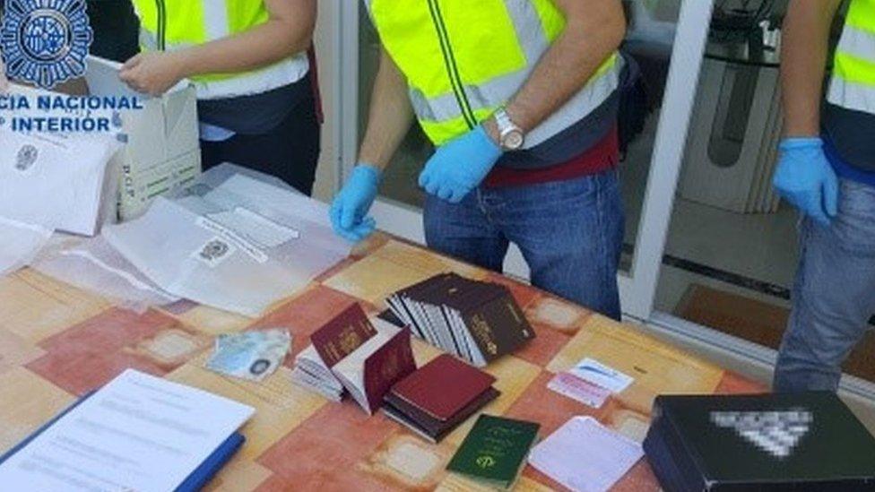 Spanish police with fake passports - 3 August 2017