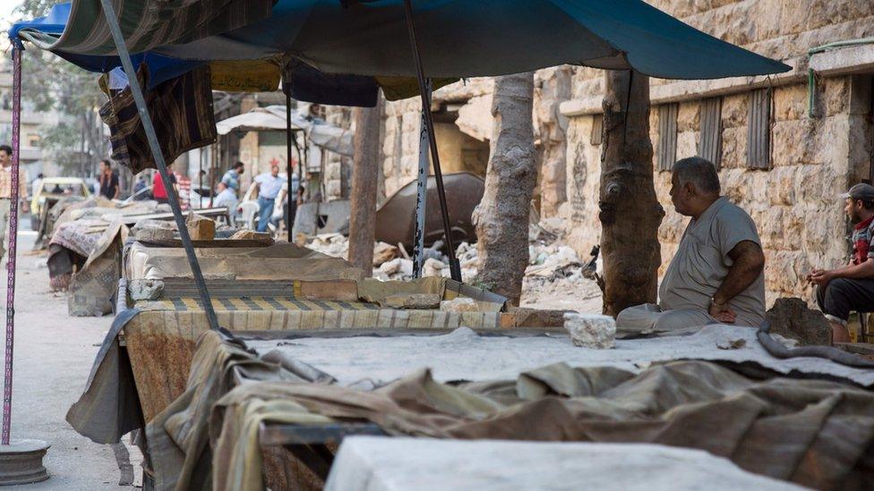 Empty market stalls in rebel-held district of Aleppo (19 September 2016)