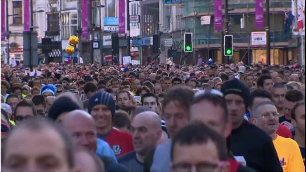 Cardiff Half Marathon 2012 starts