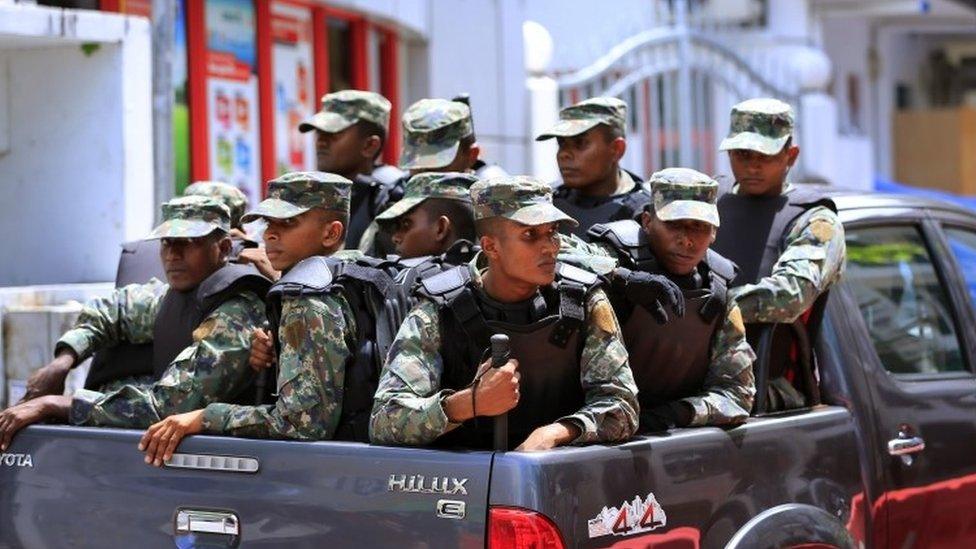 Maldivian army soldiers patrol after the arrest of Vice President Ahmed Adeeb in Male (24 October 2015)