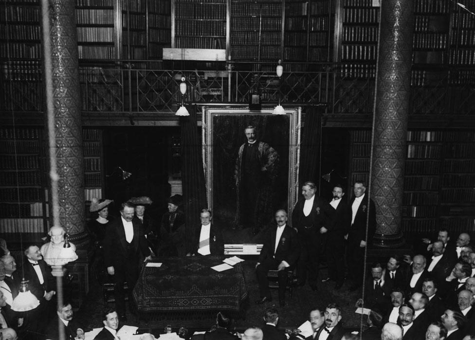 David Lloyd George unveiling his portrait by Williams