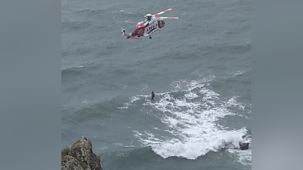 Two rescued as boat hit rocks in poor weather near Salcombe - BBC News
