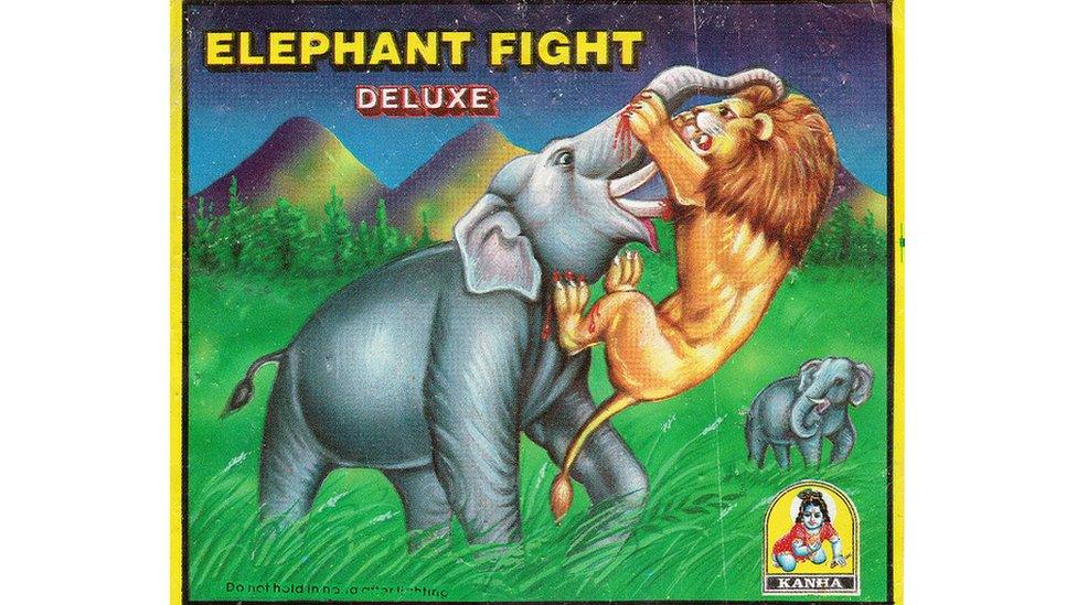 Elephant Fight Deluxe fireworks show an elephant killing a lion with its tusk