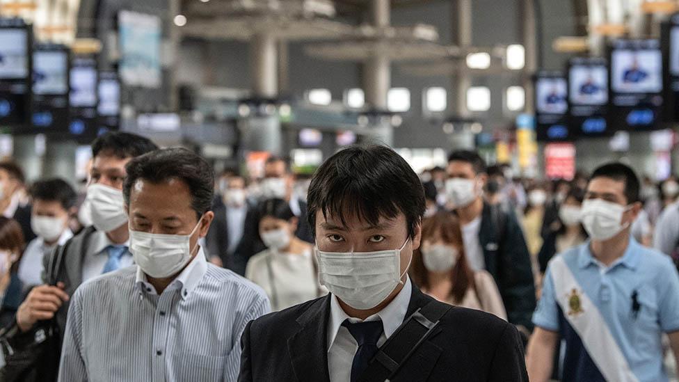 Commuters return to work in Tokyo