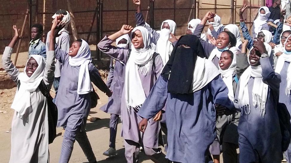 Schoolgirls protesting in Sudan - January 2019