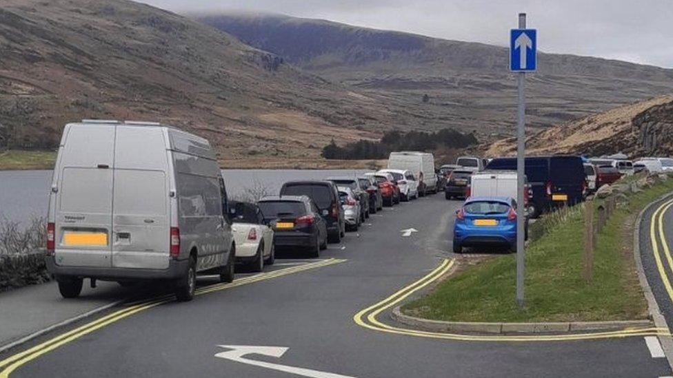 Drivers parking on double yellow lines