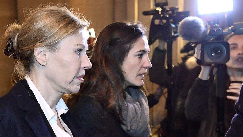 Patricia Menard (L) arriving at the Paris court, 8 Dec 16