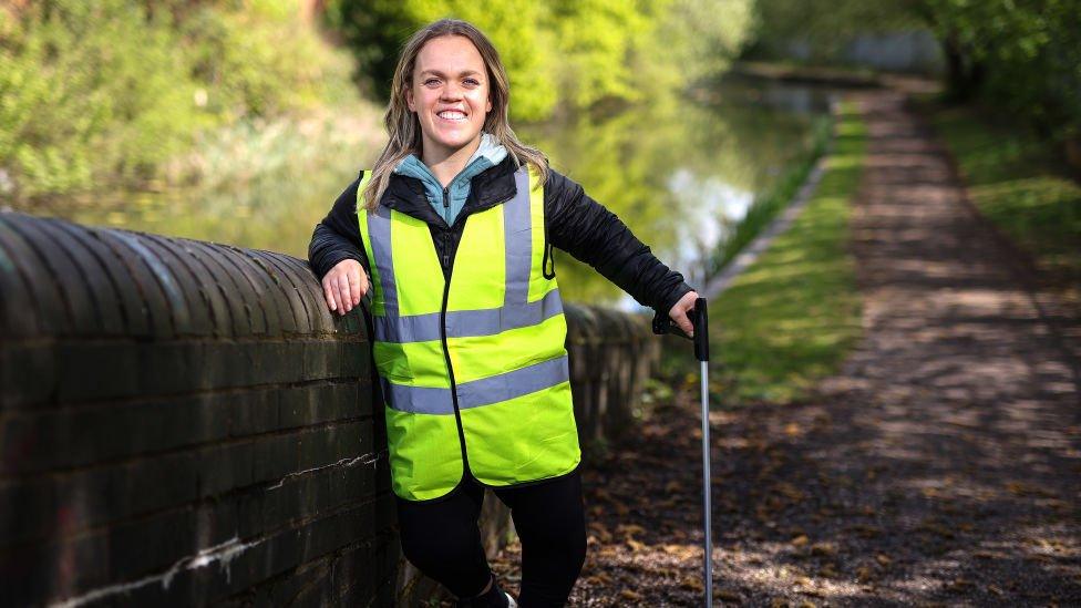 Ellie Simmonds volunteering in Walsall