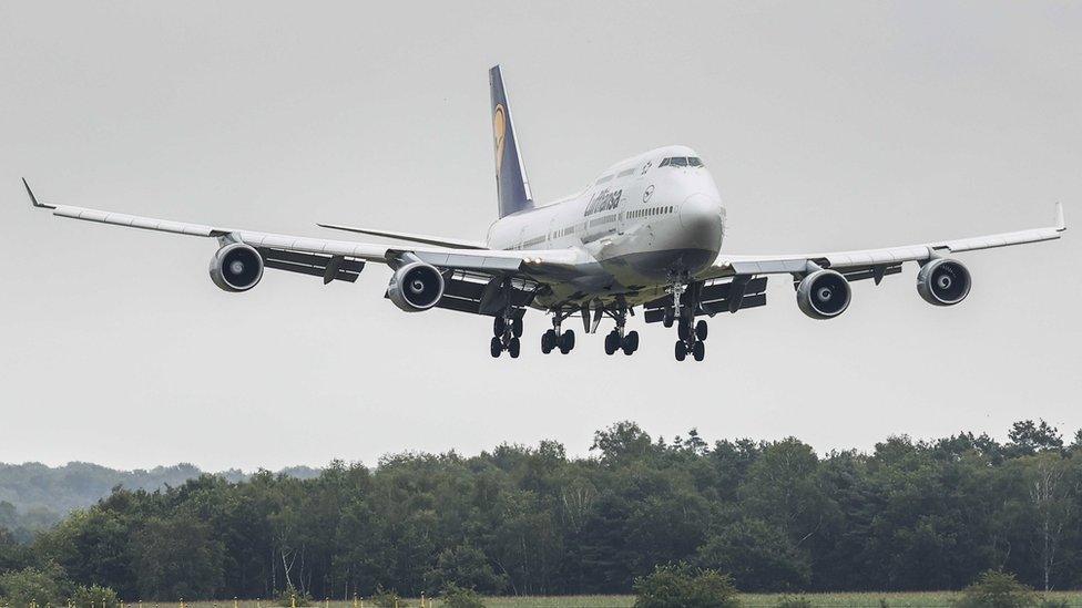 A Lufthansa Boeing 474