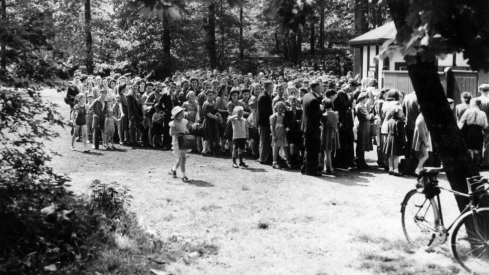 Queue for Bathing Pool taken by Thomas Trigg