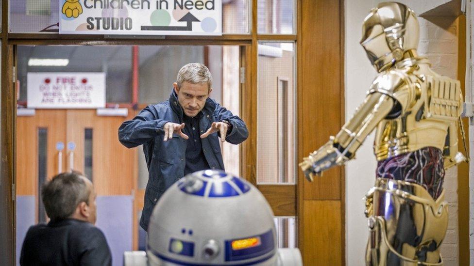 (left to right) Warwick Davis, Martin Freeman, R2-D2 and C-3PO