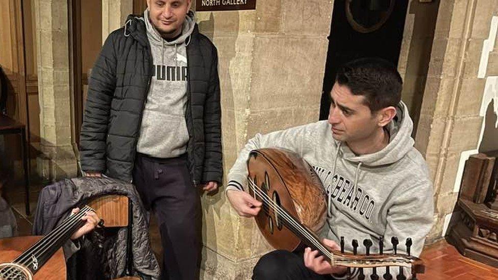 Man playing oud