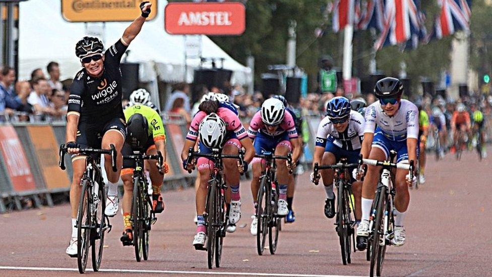 Kirsten Wild winning the Classique