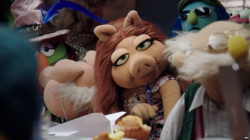 Kermit the Frog denies he has a new girlfriend, Denise, after Miss Piggy  split - BBC News