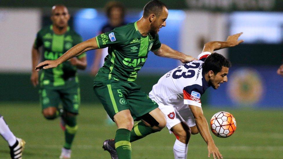 Sebastian Blanco of San Lorenzo and Josimar of Chapecoense in action on 23 November