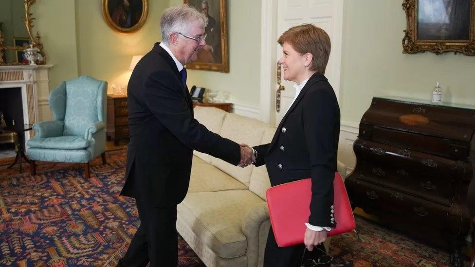 Mark Drakeford a Nicola Sturgeon