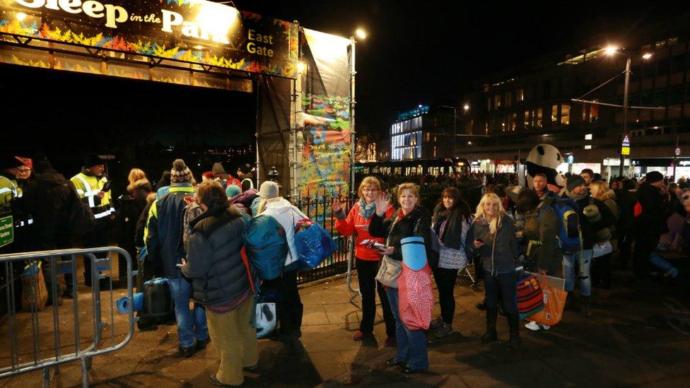 People arriving for Sleep in the Park