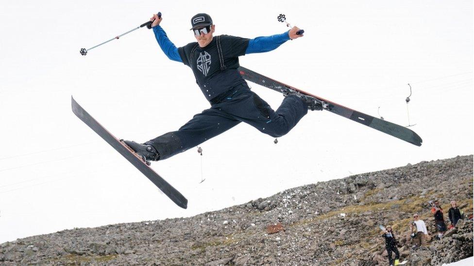 skier-doing-a-jump