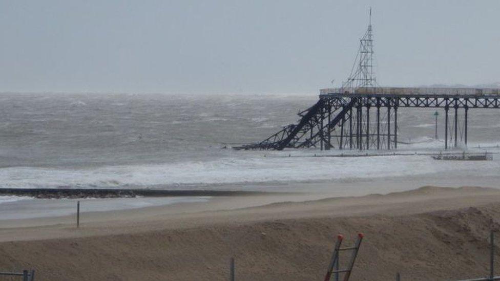 Photo of damaged Victoria Pier