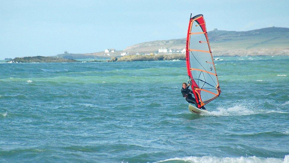 Hwylfyrddio yn Rhosneigr