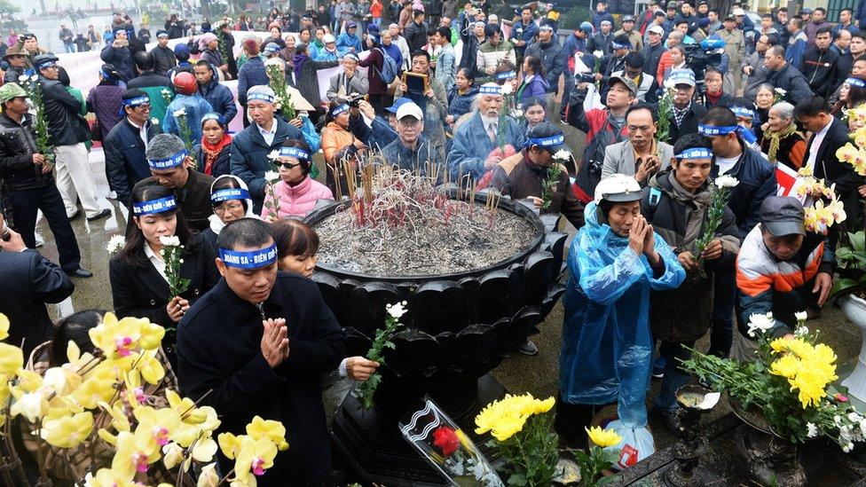 Vietnamese activists commemorating the 1974 battle between China then-South Vietnam