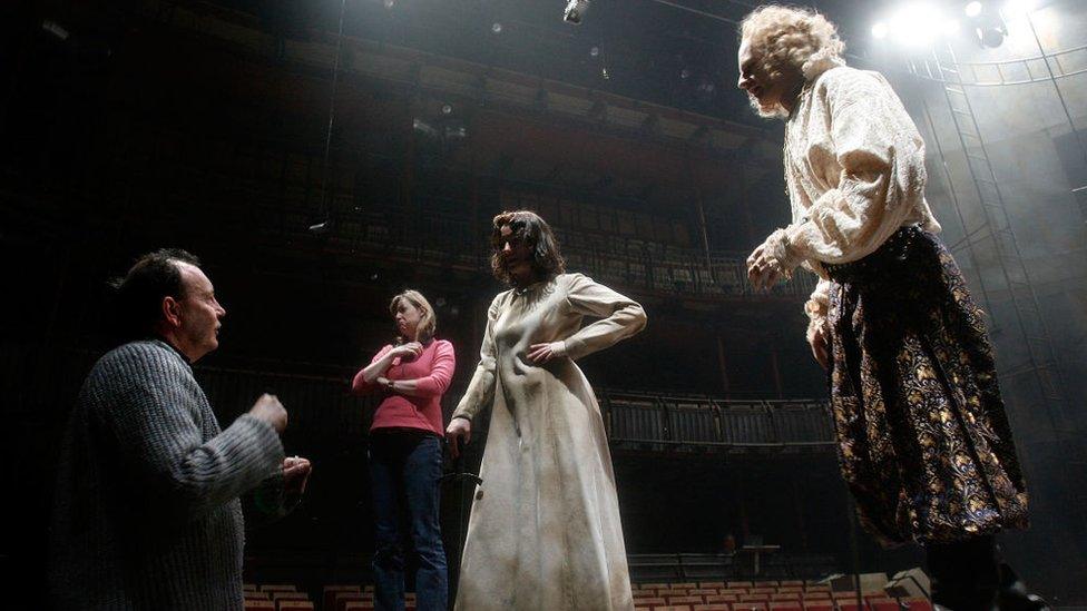 Michael Boyd discusses Henry VI scene with actors