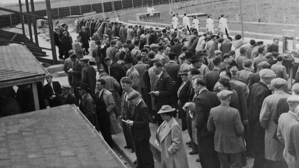 Race meet in 1947