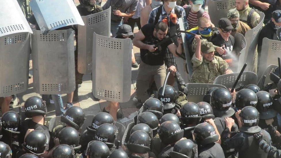 Crowds face riot police in Kiev