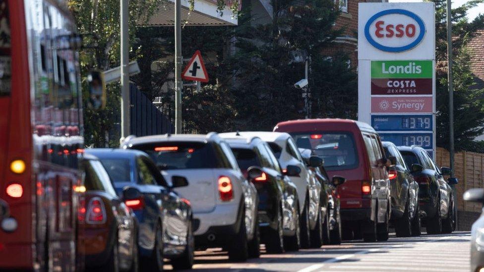 queue-of-cars.