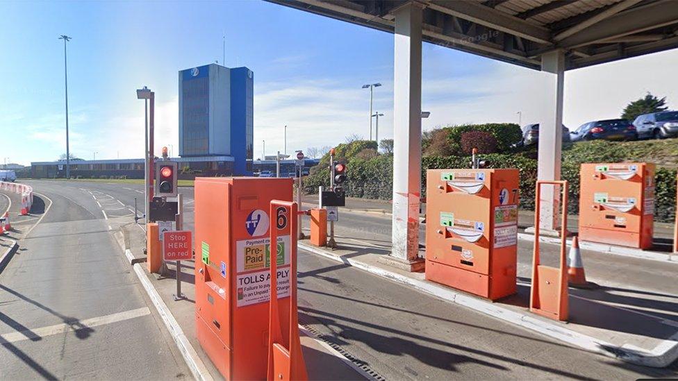 Tyne Tunnel barrier-free lane