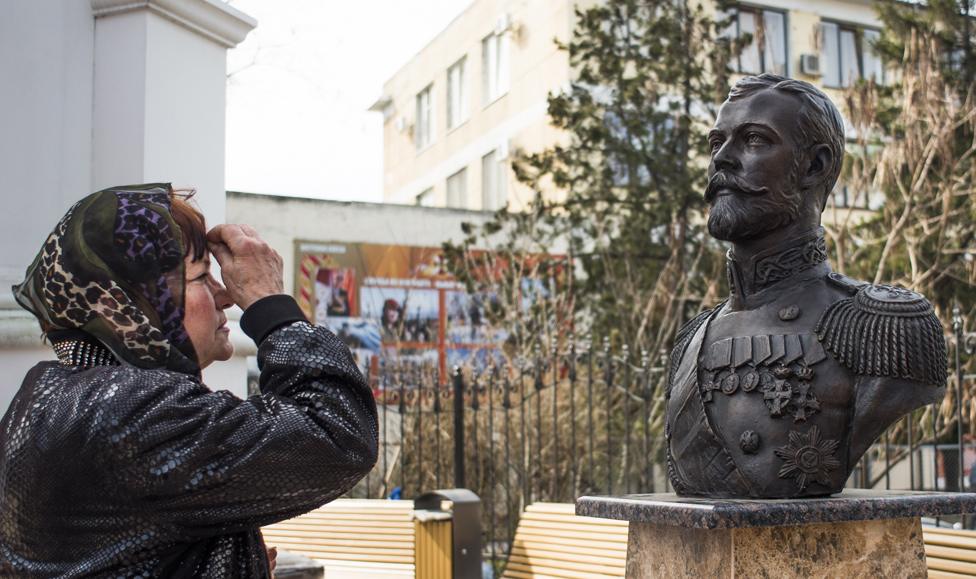 Tsar Nicholas II bust, Simferopol, 6 Mar 17