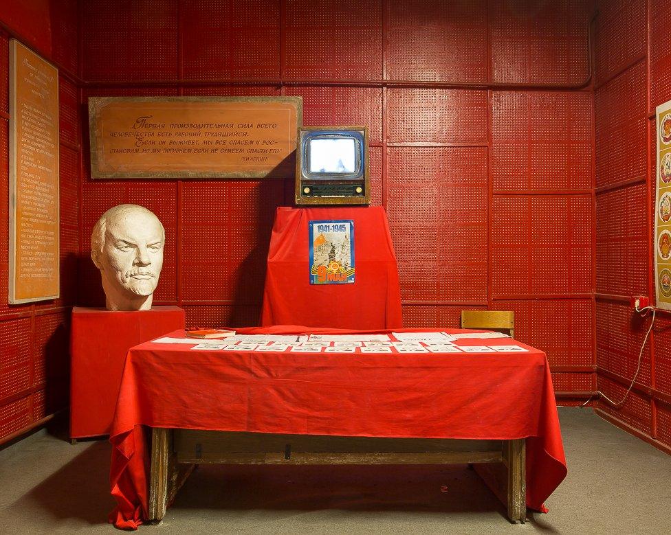 Lenin bust