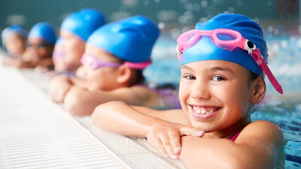 children-in-swimming-pool.