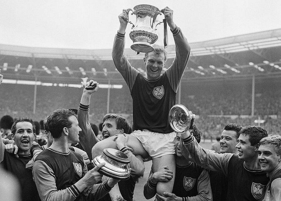 Bobby Moore lifting FA Cup