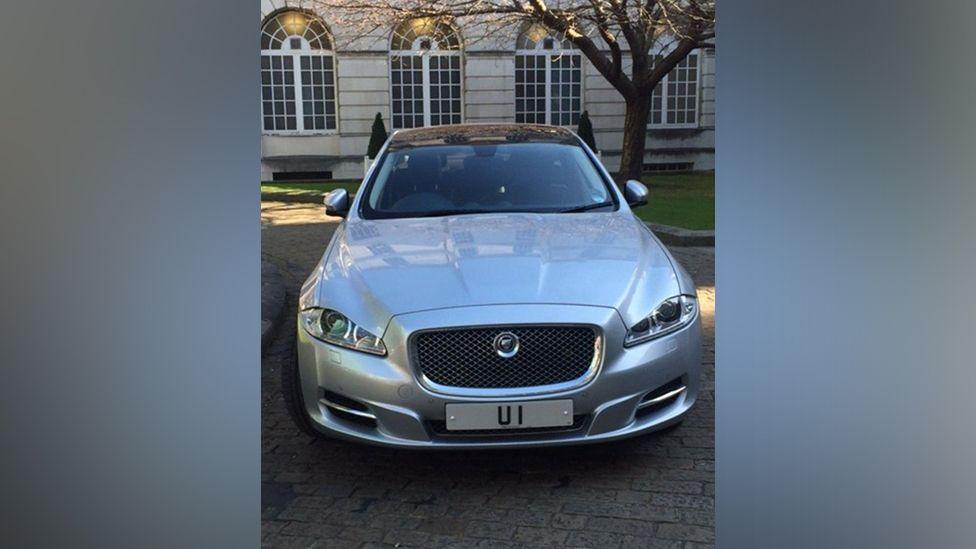 The Lord Mayor of Leeds' car and personalised number plate reading UI