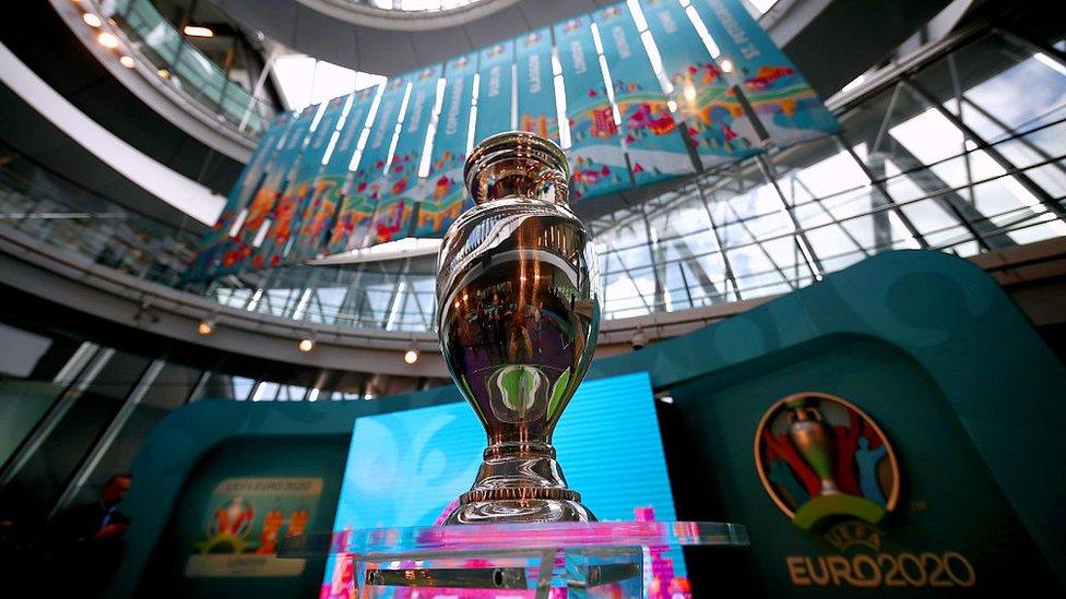 euro-2020-trophy.