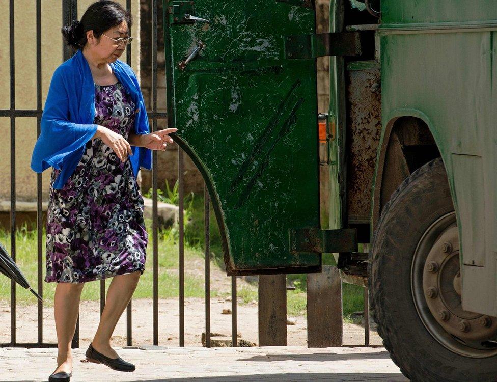 Yang Fenglan leaves the courthouse in Dar es Salaam on 12 April 2016