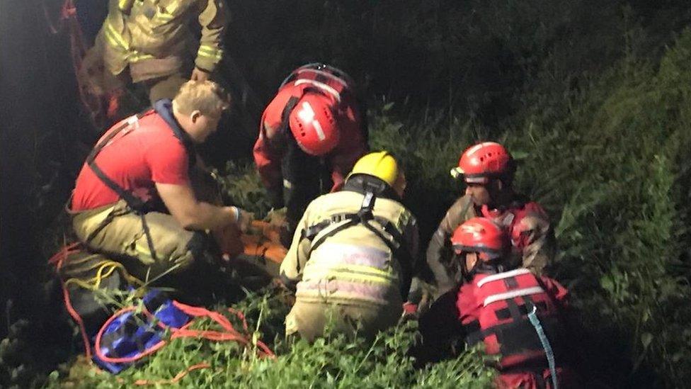 Mud rescue, Redcliffe