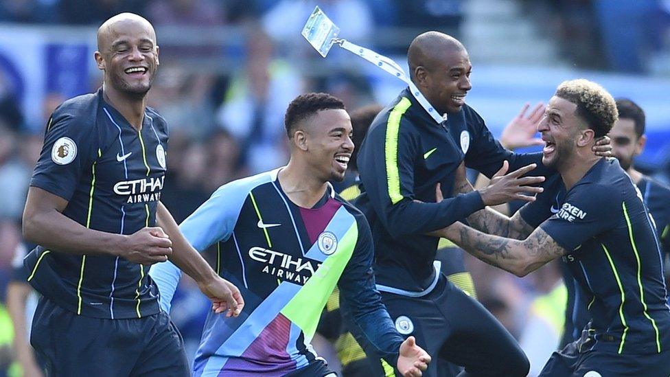 city-players-celebrate.